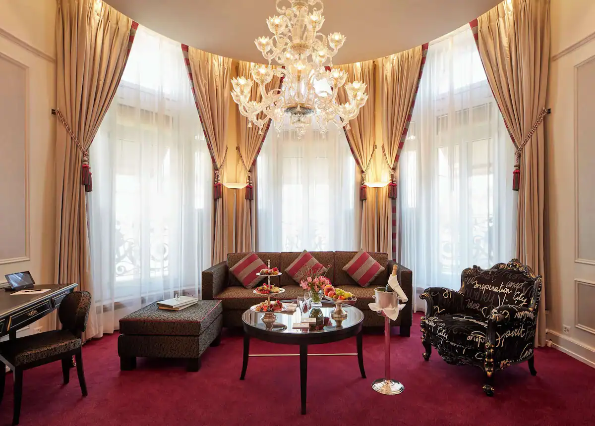 Hotel Schweizerhof Zürich: A Historic Luxury Stay in the Heart of Zurich