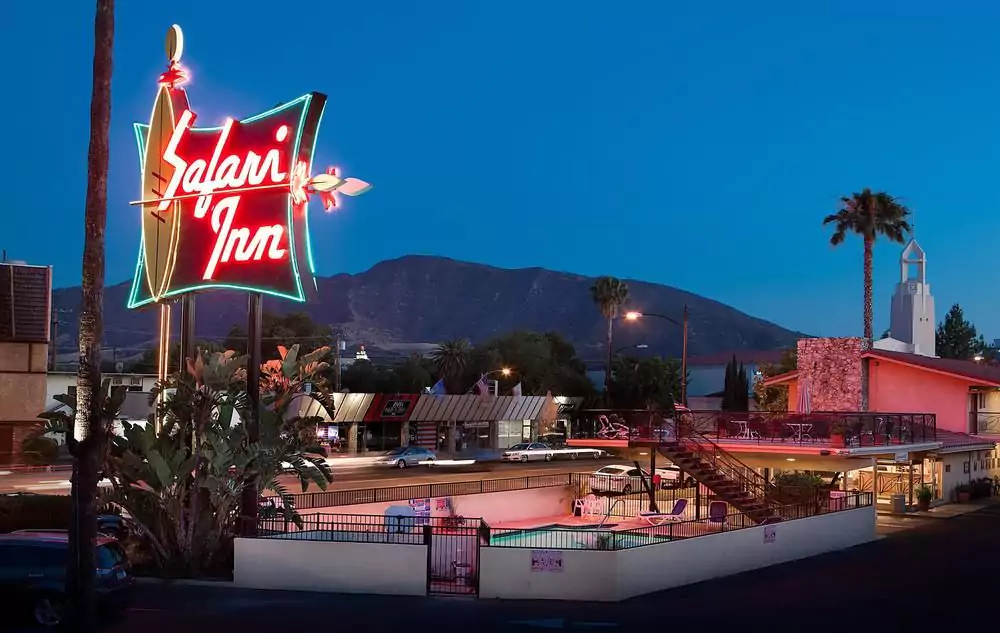 Safari Inn: Your Hollywood Getaway